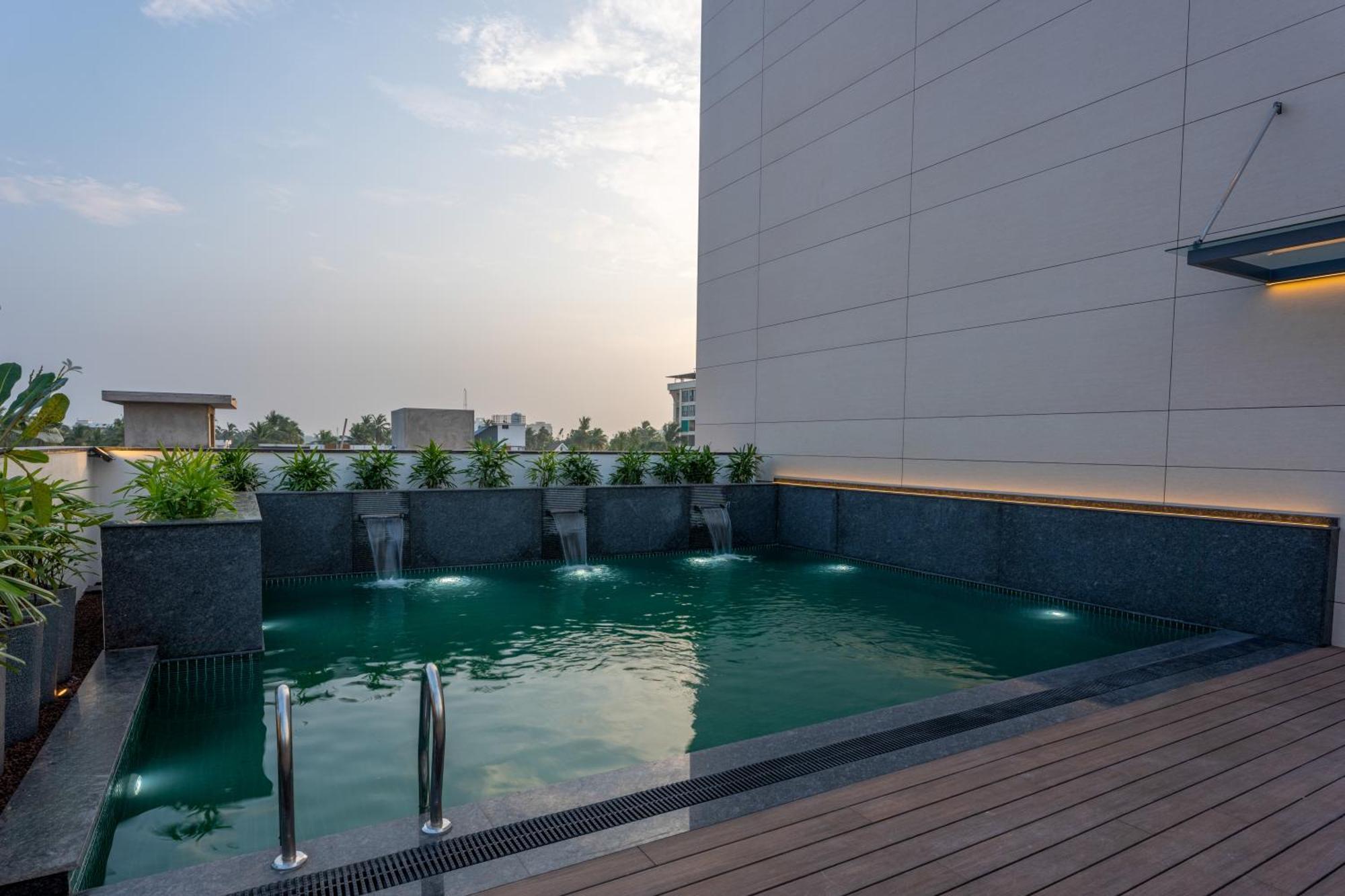 Park Inn & Suites By Radisson Thrissur East Fort Exterior foto